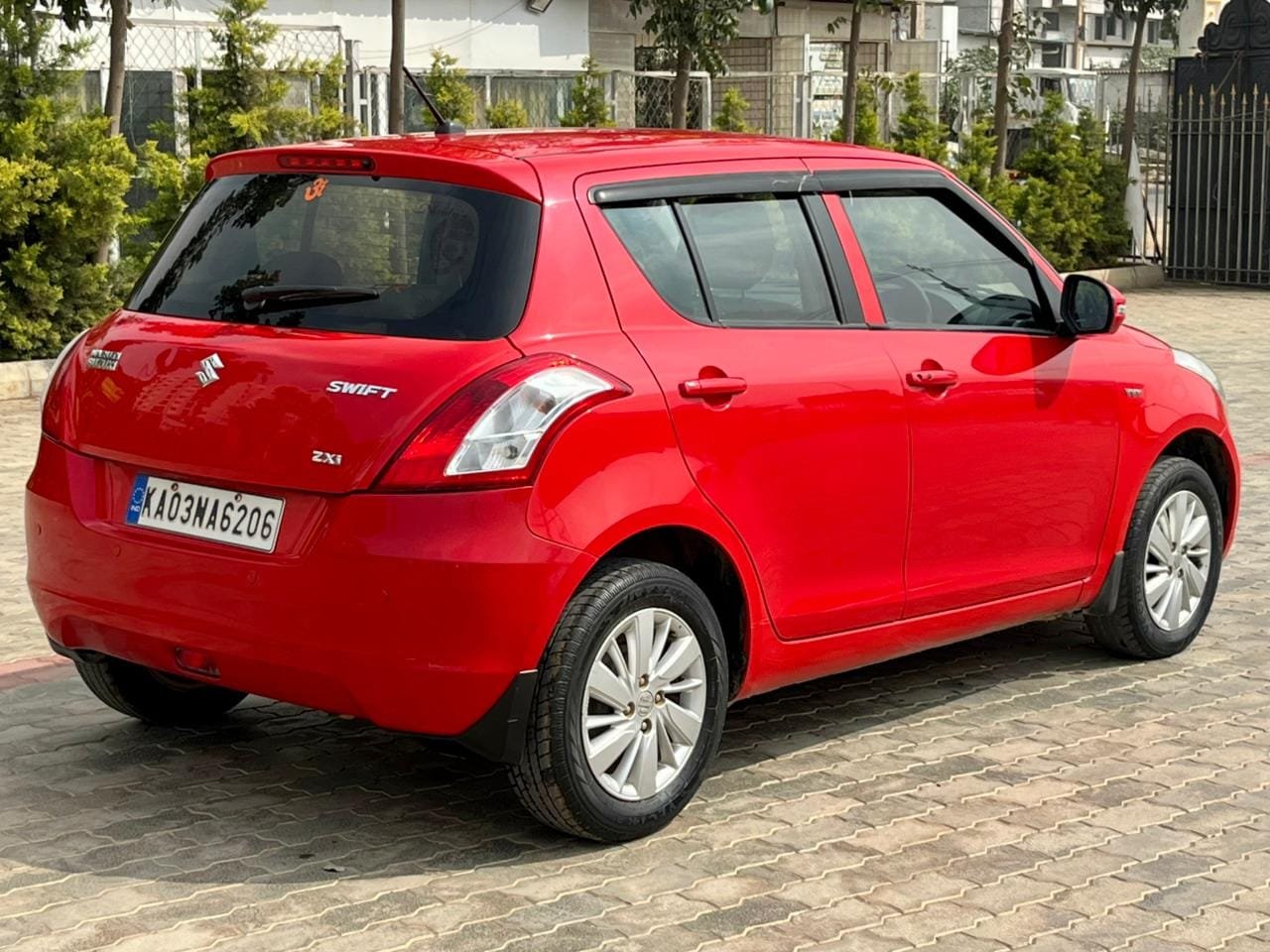 Maruti Suzuki Swift ZXI 2017 – Excellent Condition